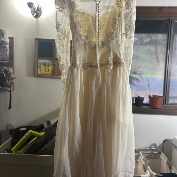 Vintage wedding dress - Picture 2 of 5